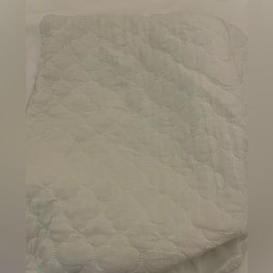 Sealy crib waterproof mattress liner - good condition